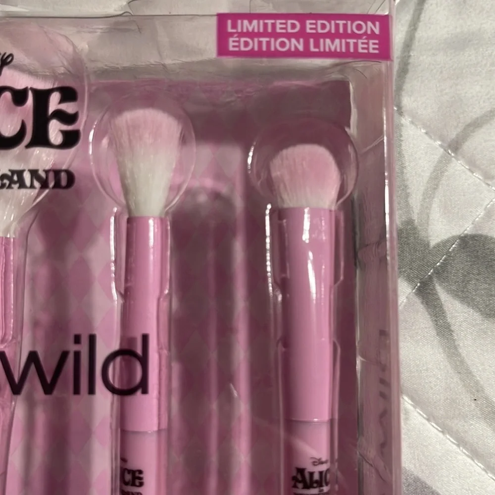 New Wet N Wild Alice in Wonderland brush set